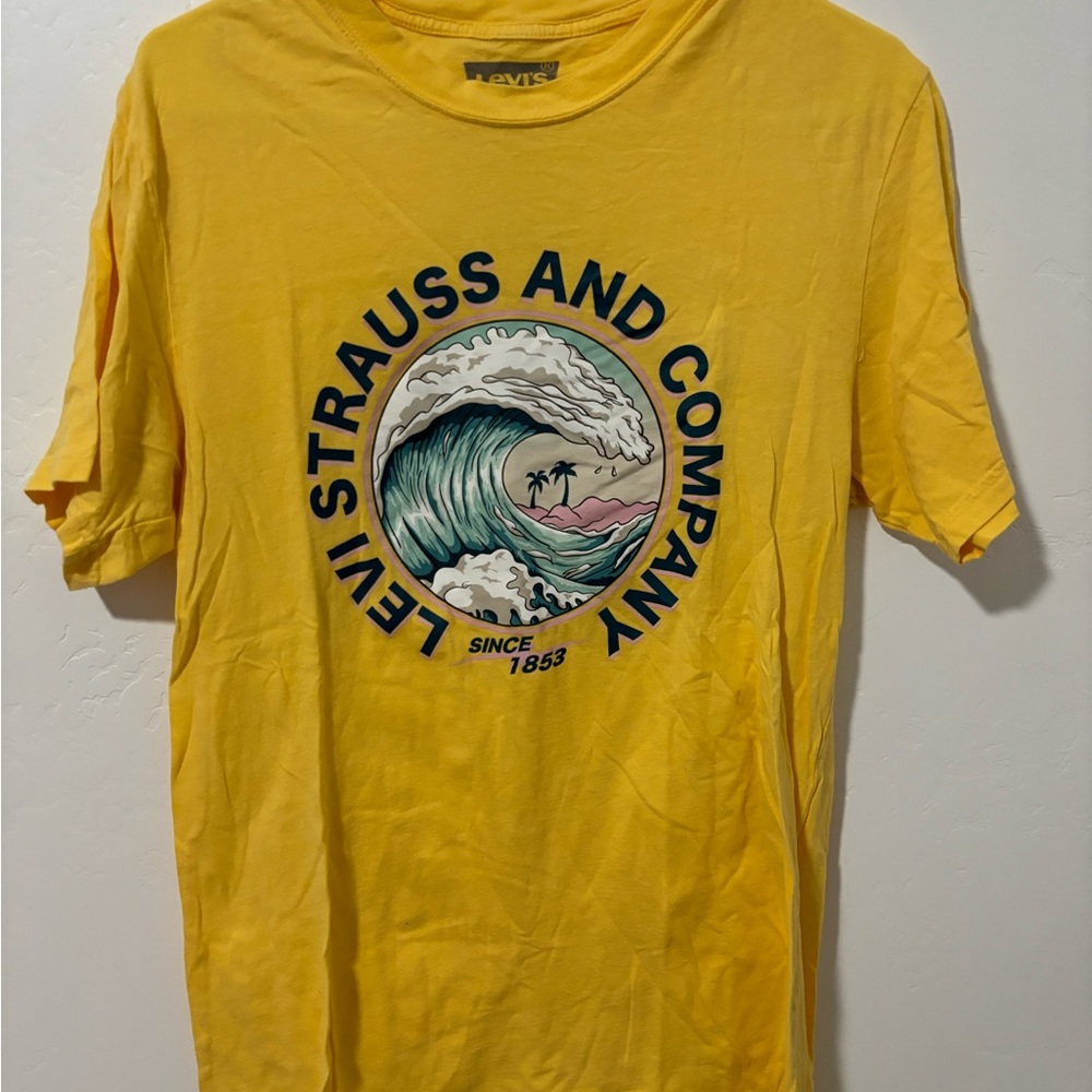 Levi's Yellow Graphic T-Shirt